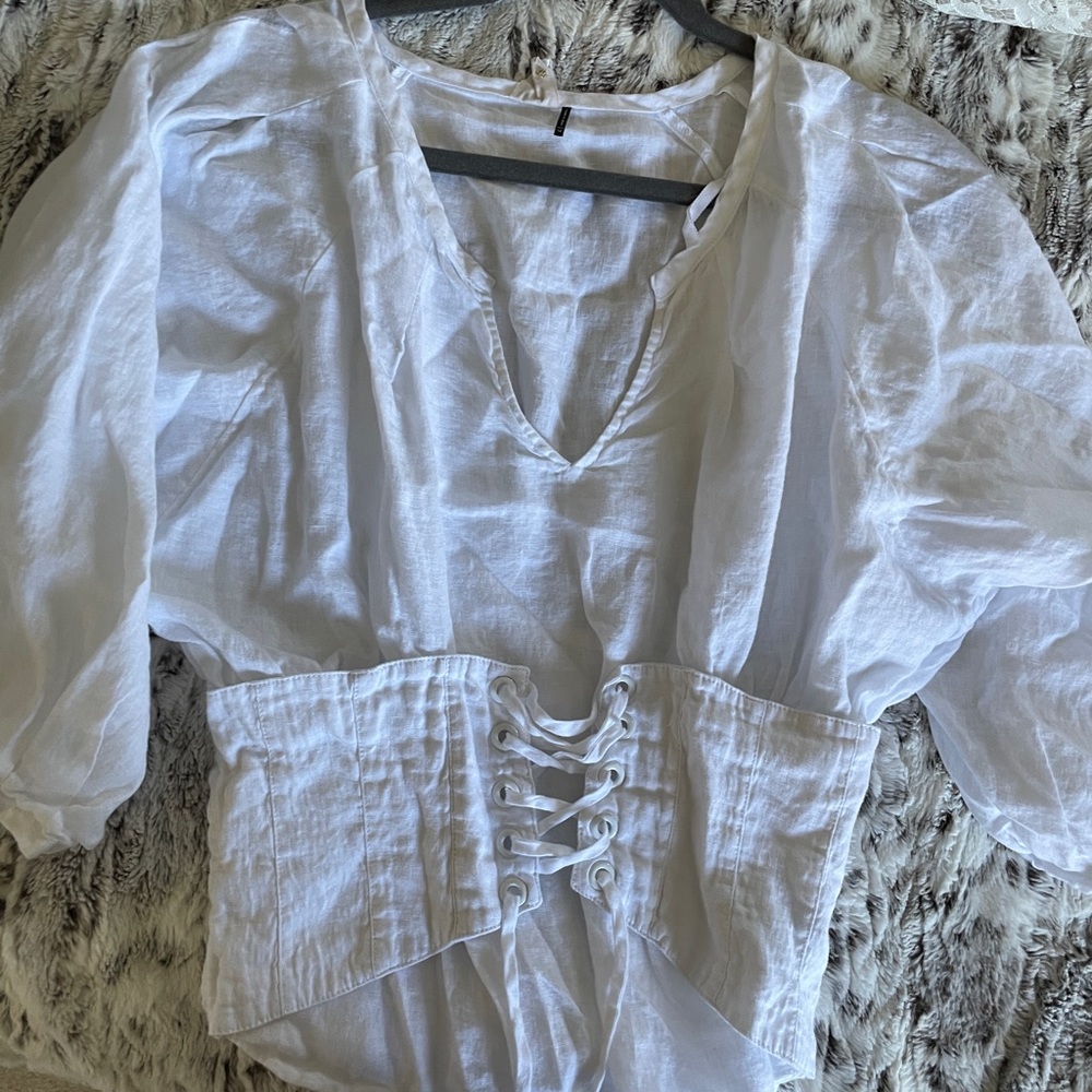 AKEMI + KIN top